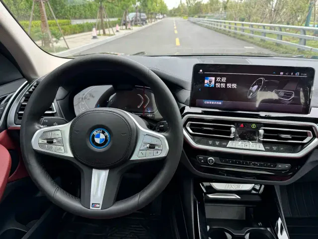 BMW iX3 — Фото автомобиля 20