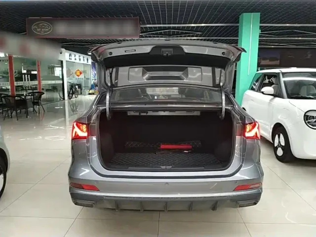 Roewe i5 — Фото автомобиля 18