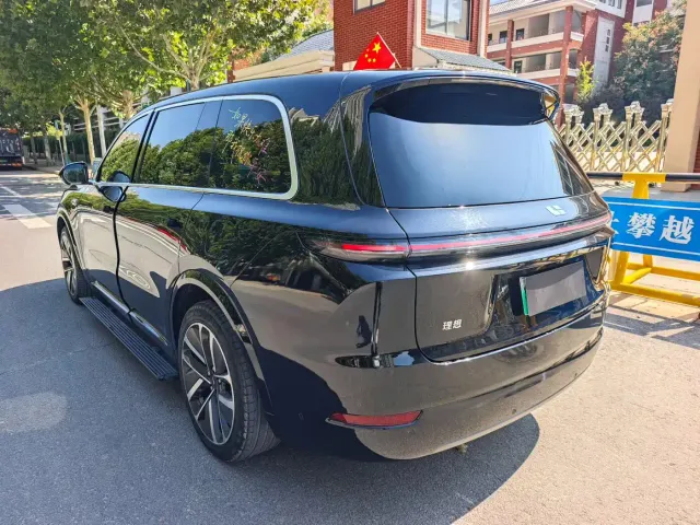 Li Auto L9 — Фото автомобиля 7