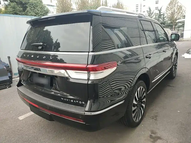 Lincoln Navigator — Фото автомобиля 6