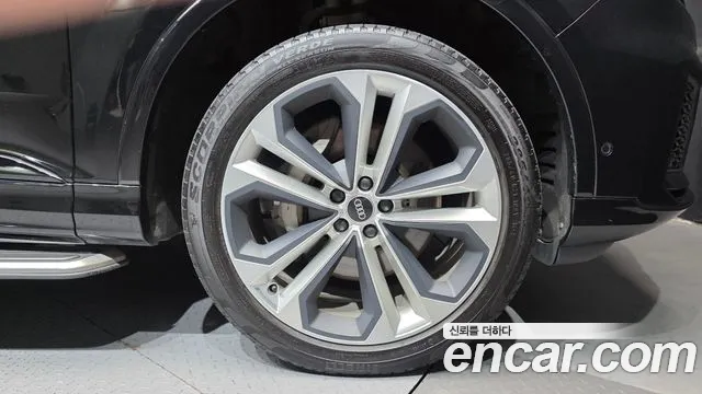 Audi Q7 — Фото автомобиля 21