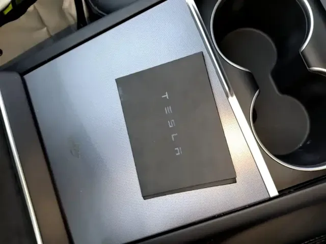 Tesla Model Y — Фото автомобиля 8