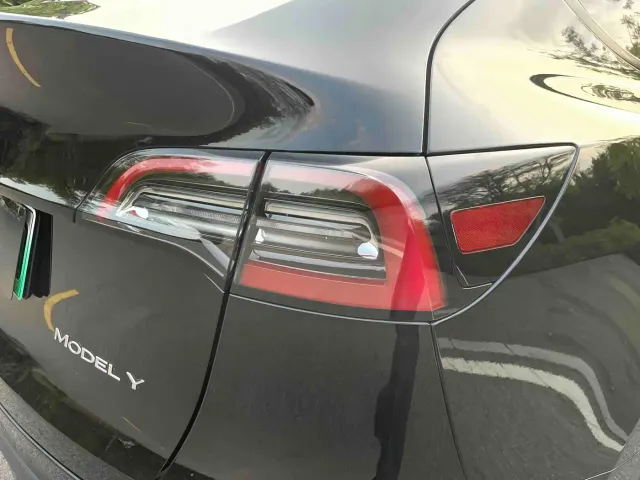 Tesla Model Y — Фото автомобиля 15