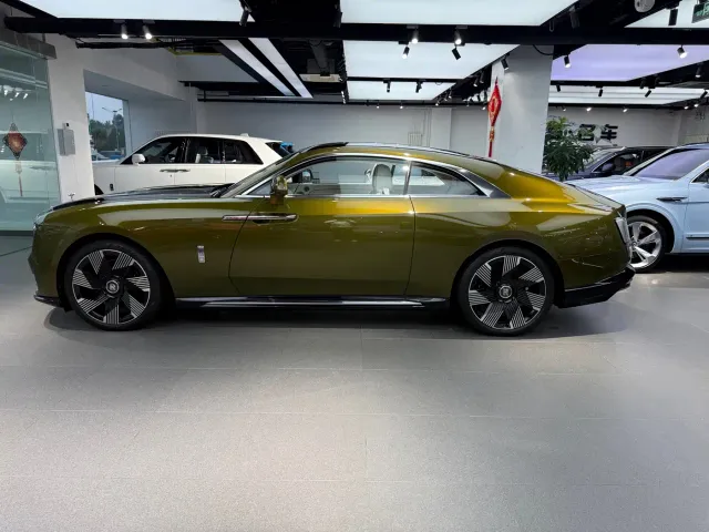 Rolls-Royce Spectre — Фото автомобиля 7