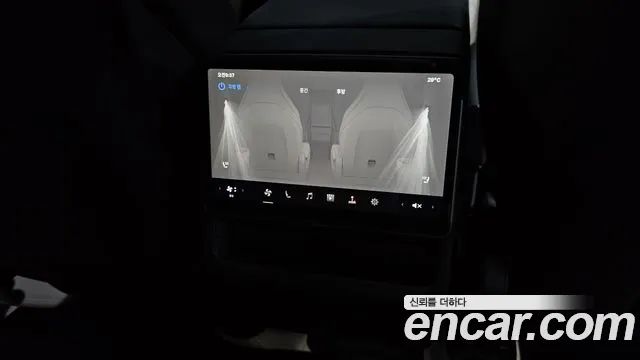 Tesla Model Y — Фото автомобиля 24