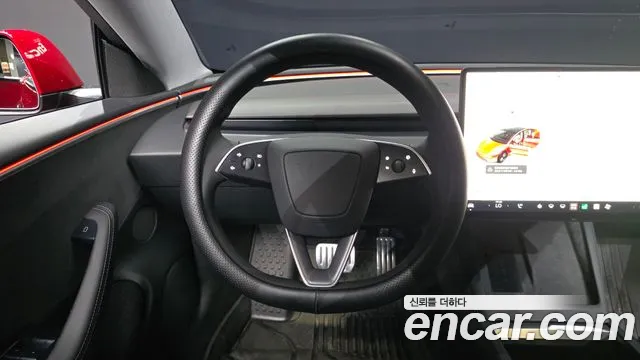 Tesla Model 3 — Фото автомобиля 13
