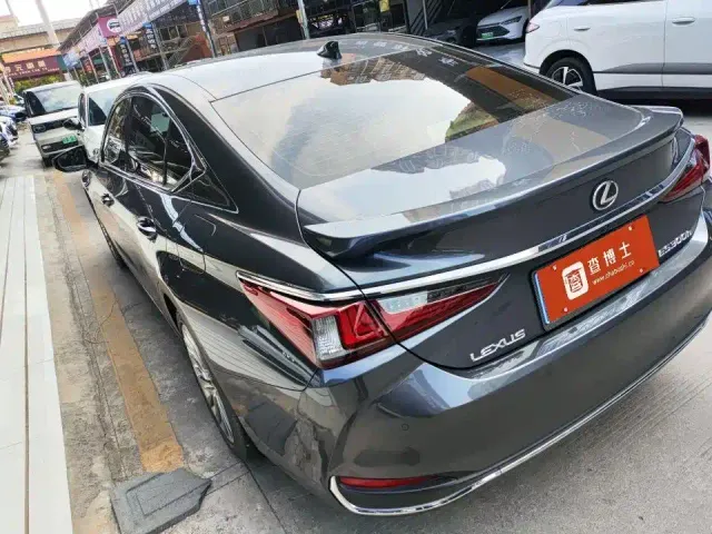 Lexus ES — Фото автомобиля 5
