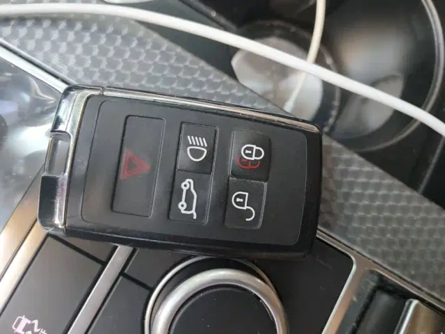 Land Rover Range Rover Sport 2022 3.0 L6 Gloss Black Edition — Фото автомобиля 9