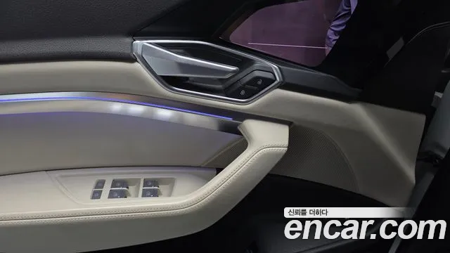 Audi e-tron — Фото автомобиля 26