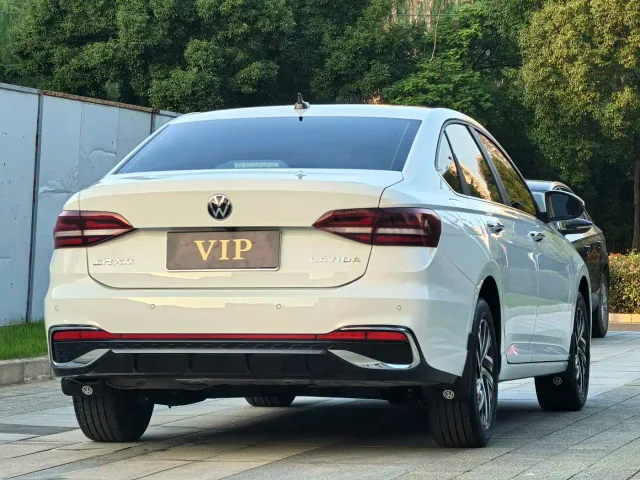 Volkswagen Lavida — Фото автомобиля 5