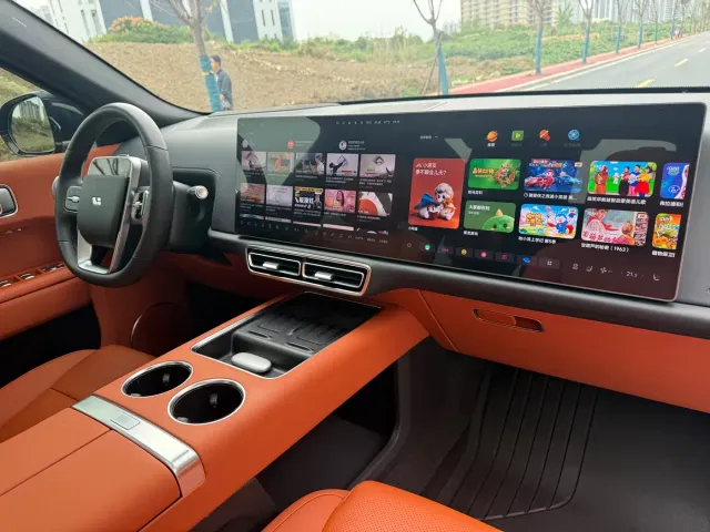 Li Auto L8 — Фото автомобиля 19