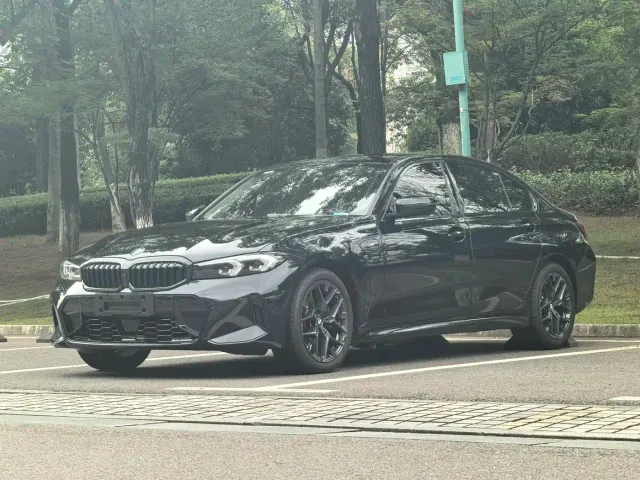 Фотография автомобиля — BMW 3 Series
