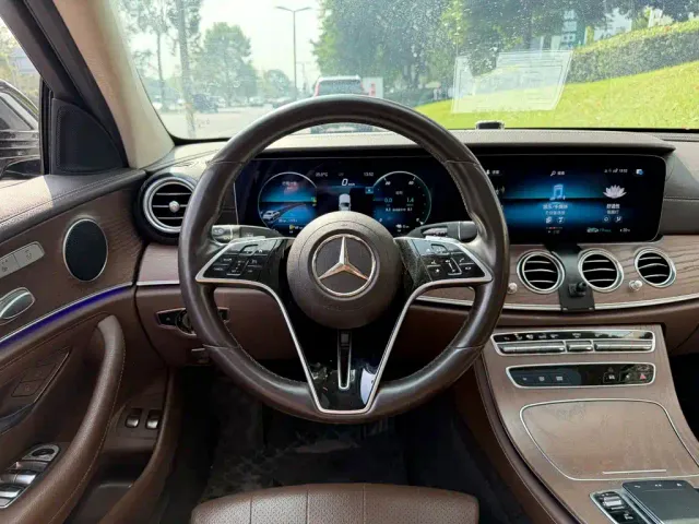 Mercedes-Benz E-Class — Фото автомобиля 14