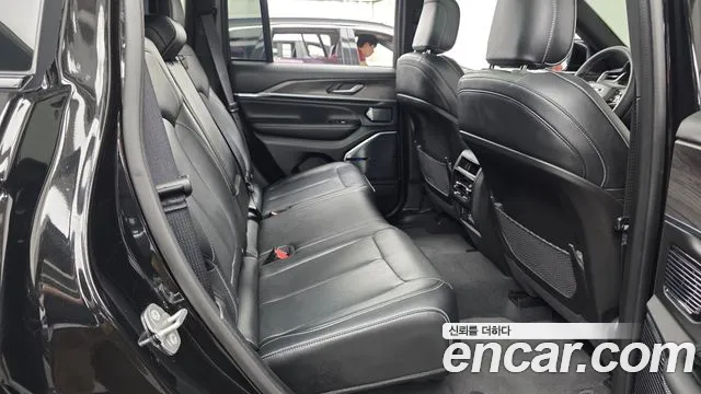Jeep Cherokee Grand Cherokee(WL) 3.6 Overland — Фото автомобиля 11
