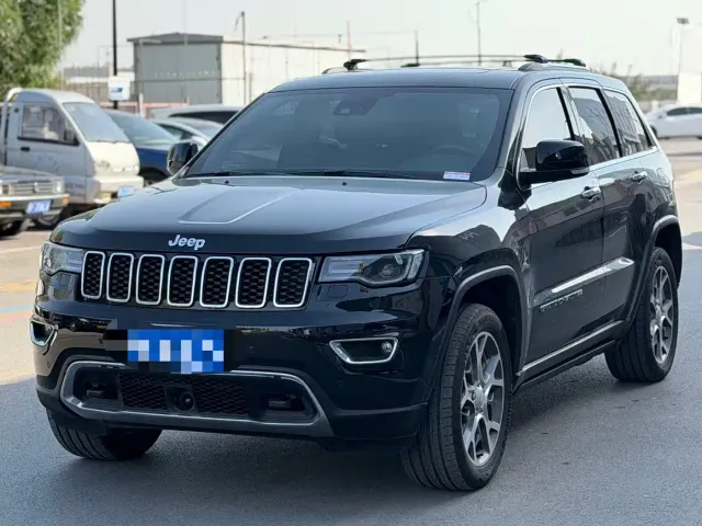 Фотография автомобиля — Jeep Grand Cherokee