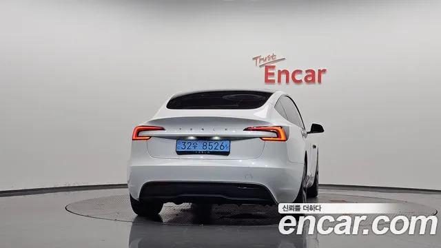 Tesla Model 3 — Фото автомобиля 4
