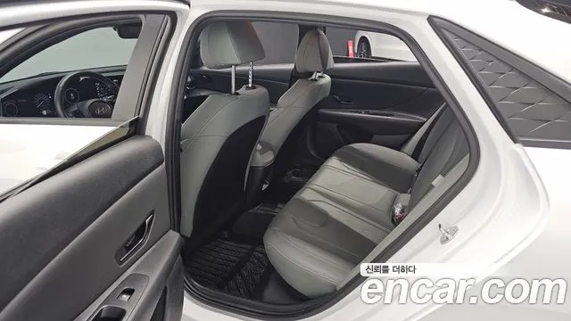 Hyundai AVANTE Новый Avante (CN7) — Фото автомобиля 12