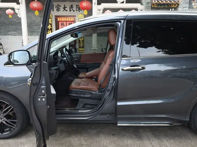 Honda Odyssey 2022 2.0L e:HEV Sharp Supreme Edition — Фото автомобиля 12
