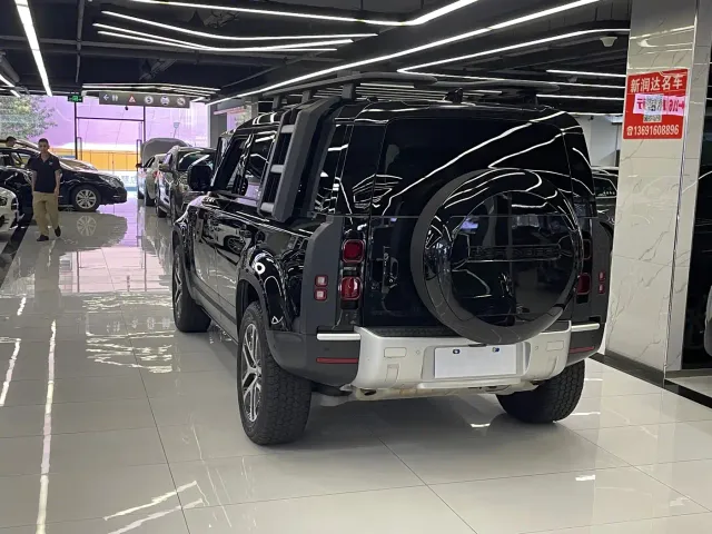 Land Rover Defender — Фото автомобиля 10
