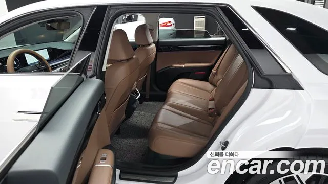 Hyundai Grandeur Grandeur (GN7) 2.5 Бензин 2WD — Фото автомобиля 11