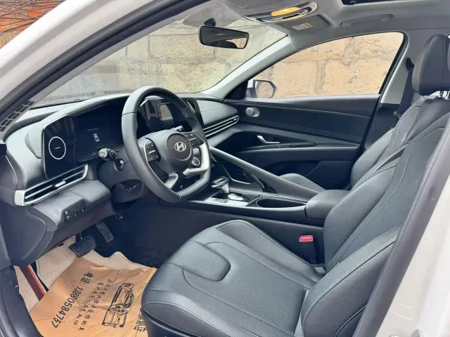 Hyundai Elantra — Фото автомобиля 5
