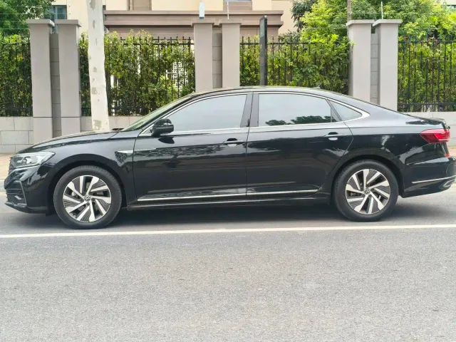 Volkswagen Passat — Фото автомобиля 4
