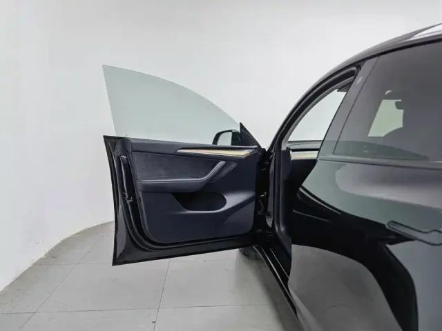 Tesla Model Y — Фото автомобиля 8