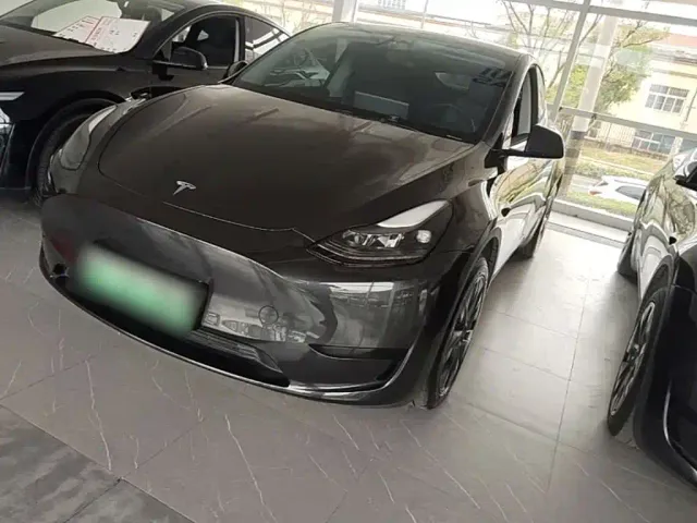 Фотография автомобиля — Tesla Model Y