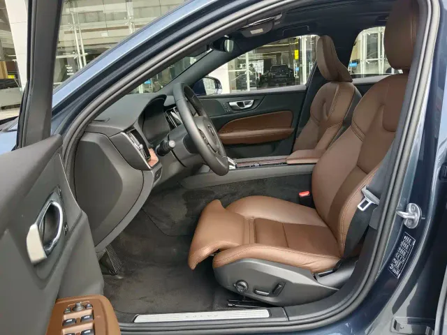 Volvo S60 — Фото автомобиля 9