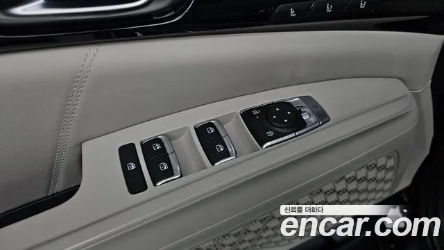 Kia Carnival Generation 4 — Фото автомобиля 23