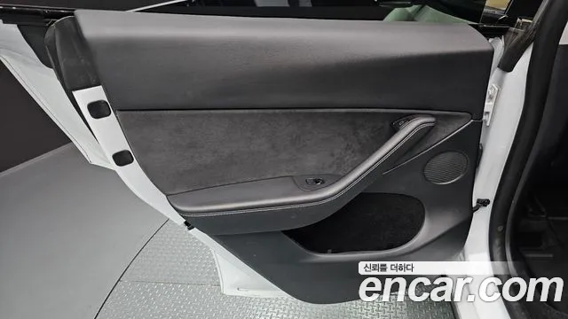 Tesla Model Y — Фото автомобиля 25
