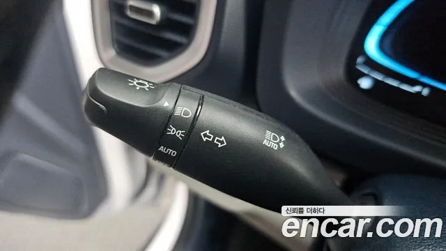 Hyundai Venue — Фото автомобиля 23
