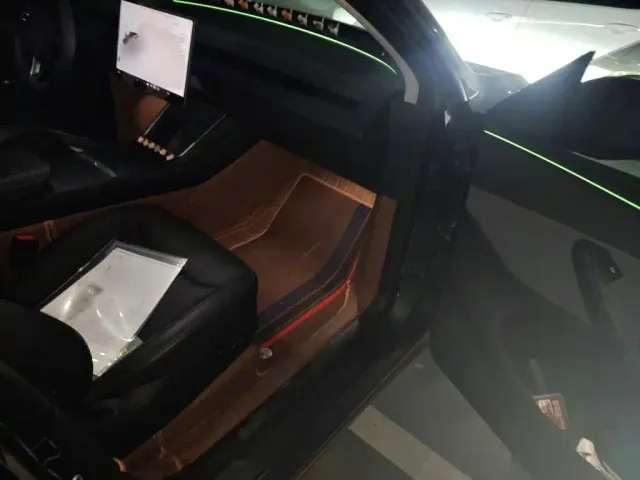 Tesla Model Y — Фото автомобиля 17