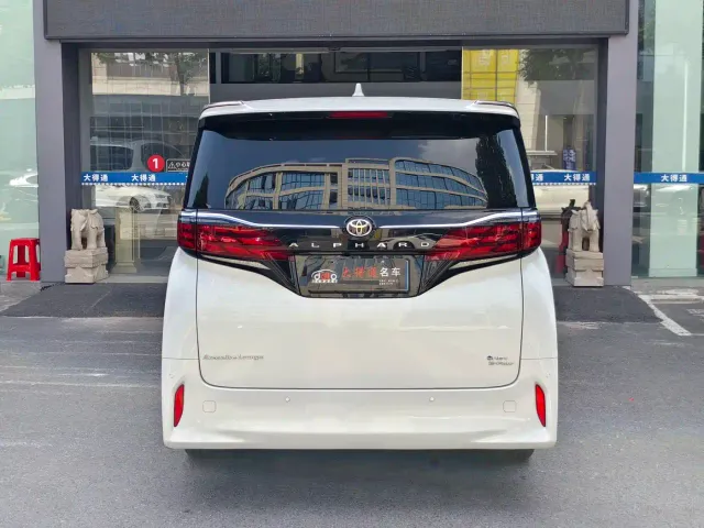 Toyota Alphard — Фото автомобиля 4