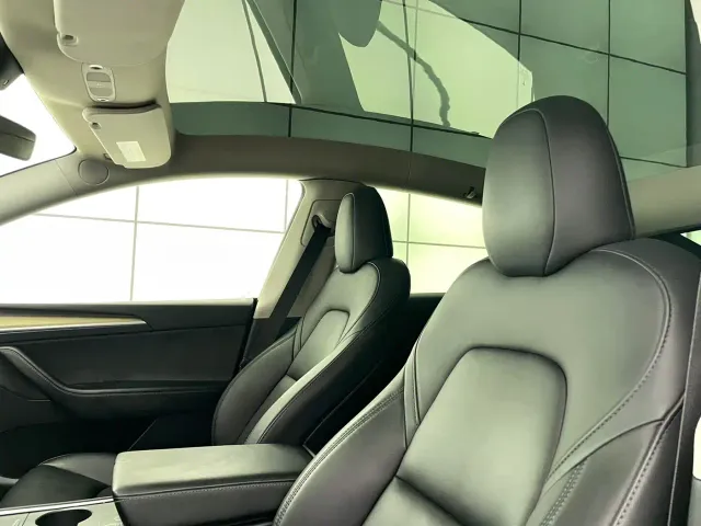 Tesla Model Y 2021 Standard Range Rear-Wheel Drive — Фото автомобиля 15