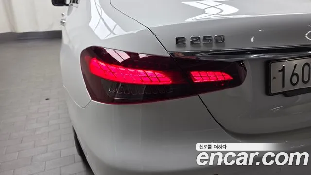 Mercedes-Benz E-Class — Фото автомобиля 23