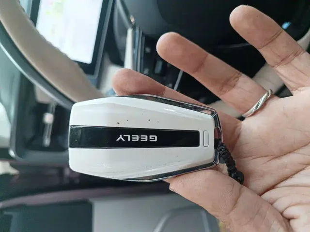 Geely ICON — Фото автомобиля 11