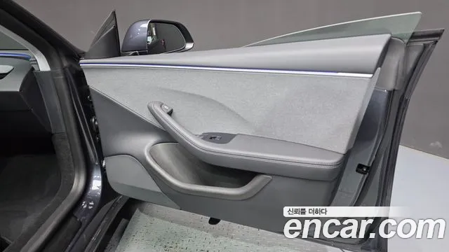Tesla Model 3 — Фото автомобиля 20