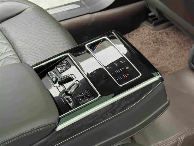 Audi A8 — Фото автомобиля 11