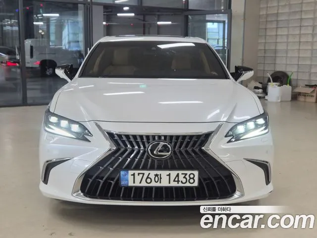 Фотография автомобиля — Lexus ES Generation 7