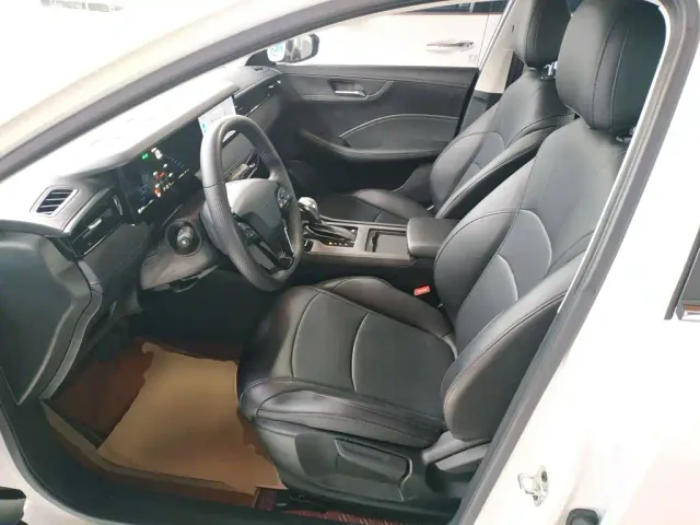 Roewe i5 — Фото автомобиля 14