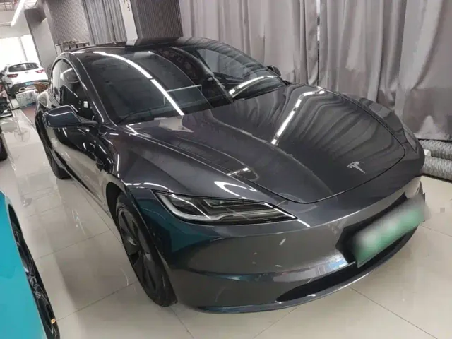 Tesla Model 3 — Фото автомобиля 3