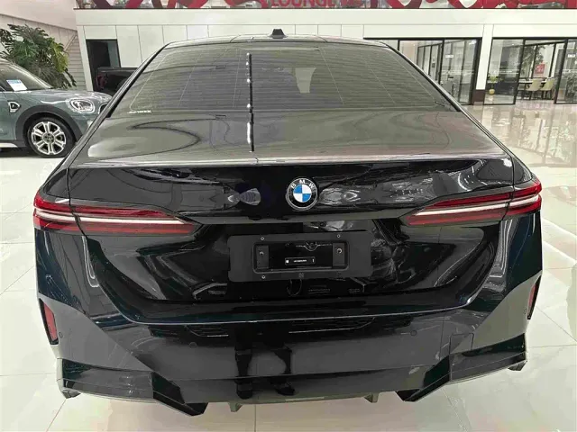 BMW 5 Series — Фото автомобиля 19