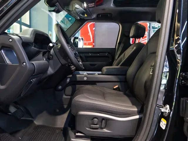 Land Rover Defender — Фото автомобиля 25