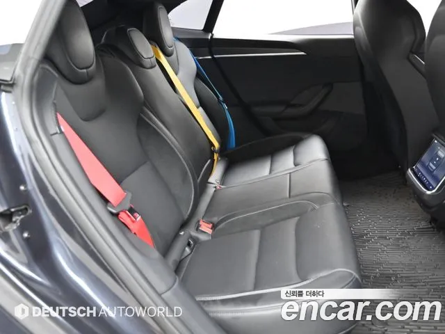 Tesla Model S — Фото автомобиля 12