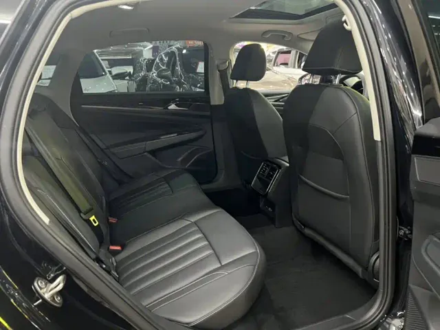Volkswagen Passat — Фото автомобиля 11