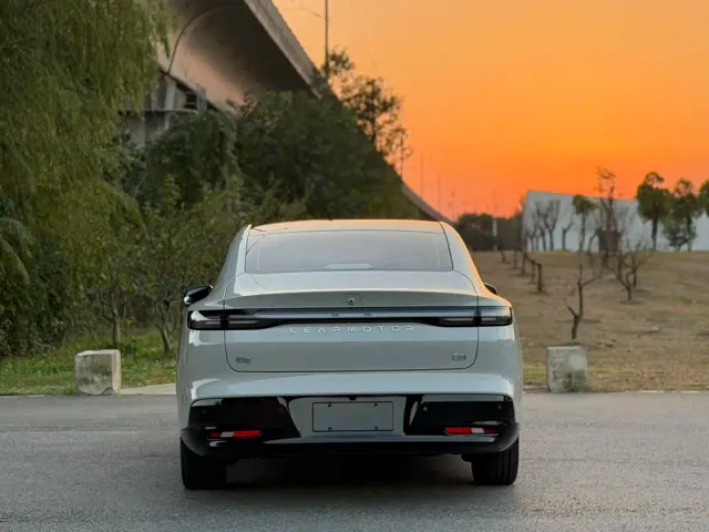 Leapmotor B01 — Фото автомобиля 20