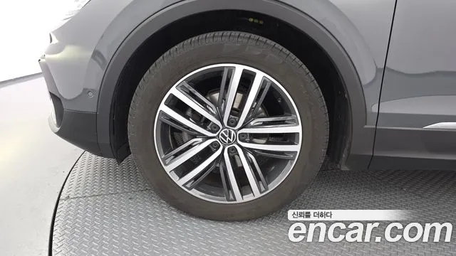 Volkswagen Tiguan — Фото автомобиля 5