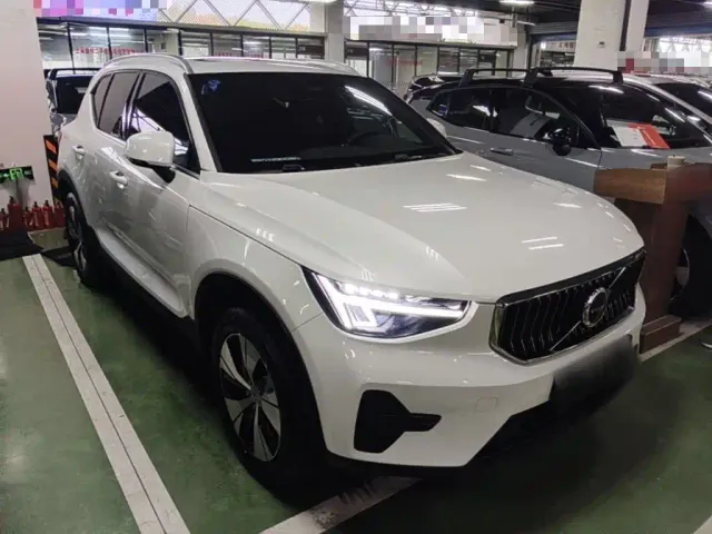 Volvo XC40 — Фото автомобиля 3