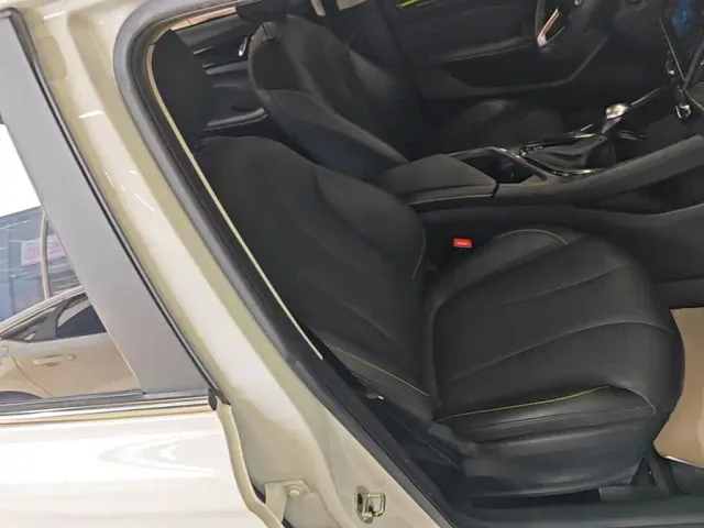 Roewe i5 — Фото автомобиля 24